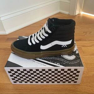 VANS Skate Sk8-Hi Color Black/Gum 🖤🛹
Size Women’s 6/Men’s 4.5